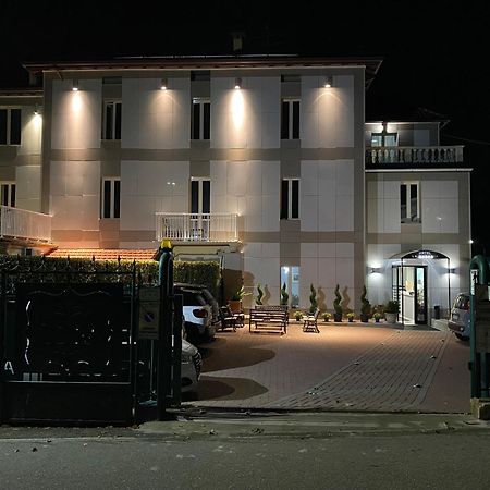 Hotel La Quercia Mozzo Exteriér fotografie